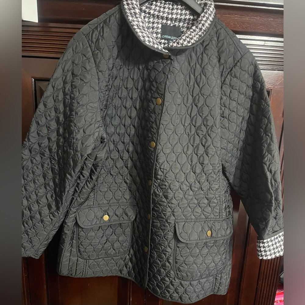 Women’s polyester light weight jacket with black/white houndstooth print size 2X